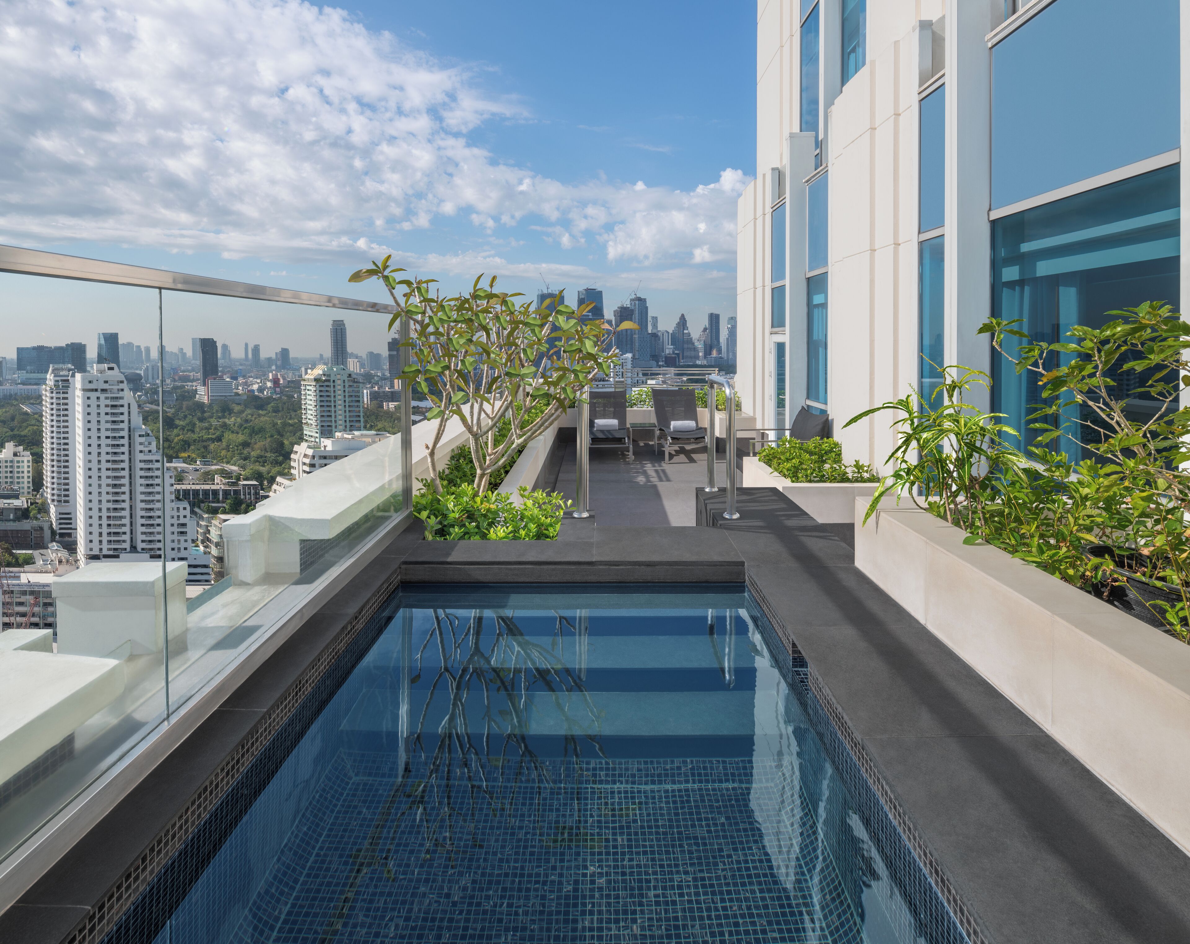 imperial suite, 1 king size bed, living and dining room, study room, club millésime access | terrace/patio