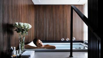 Couples treatment room(s), steam room, body treatments, hydrotherapy