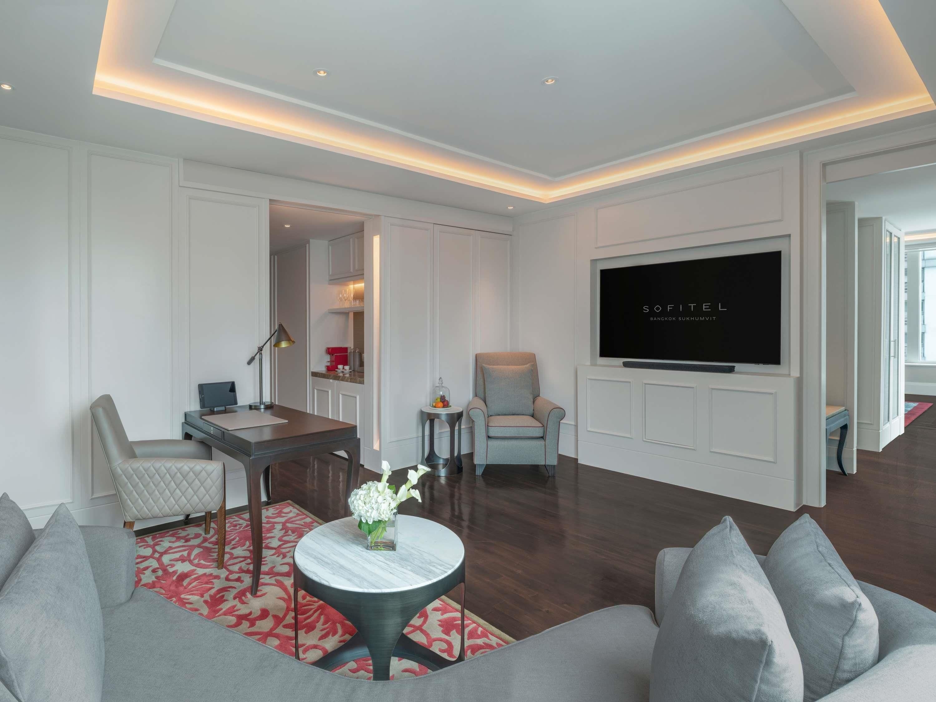JUNIOR SUITE, 1 King Size Bed, Club Millésime Access | Bộ đồ giường cao cấp, chăn bông, nệm Select Comfort, minibar 