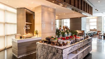 2 restaurants, breakfast, lunch, dinner served; international cuisine