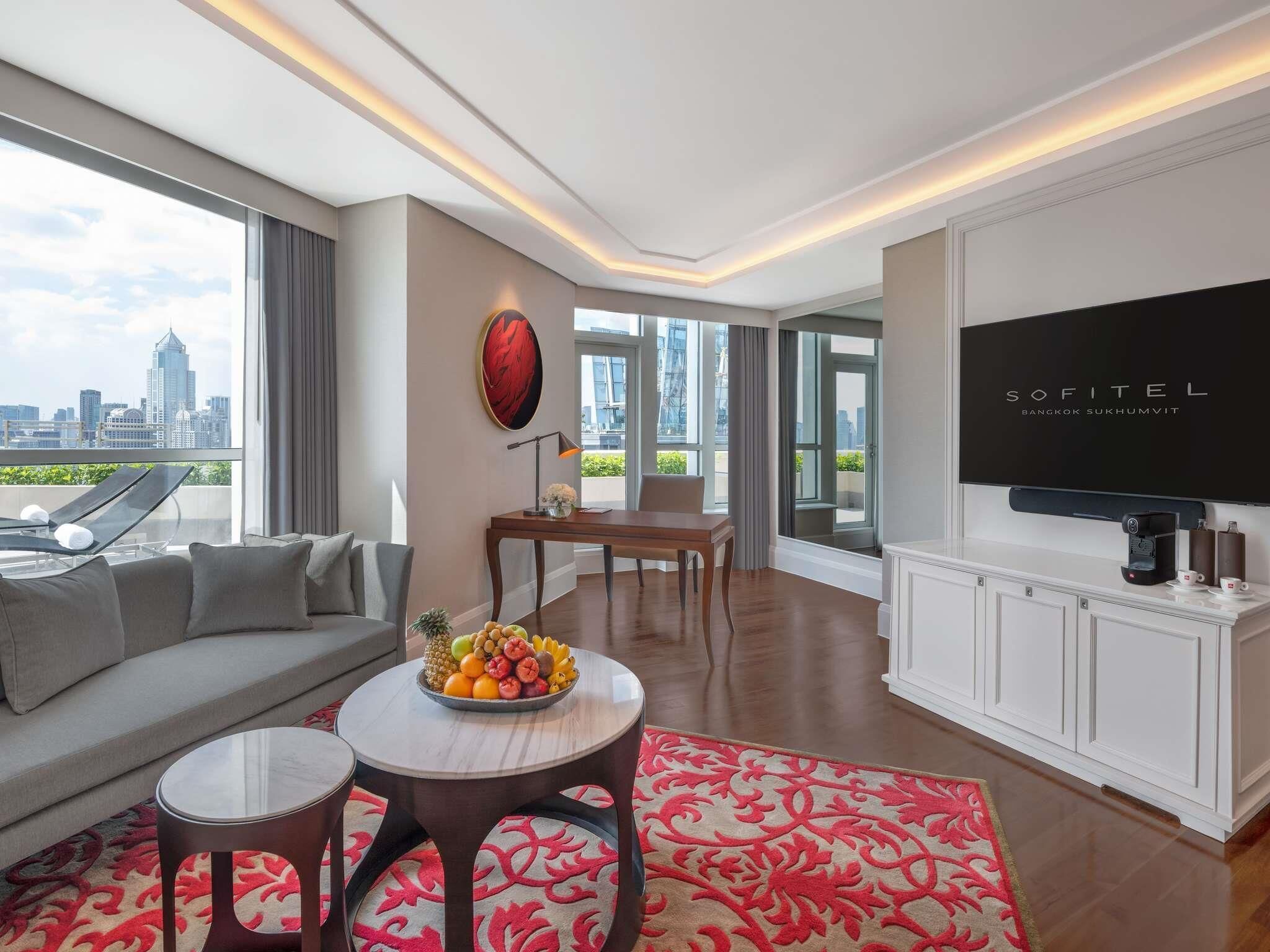 LEGENDARY SUITE, 1 King Size Bed, Club Millésime Access | Premium bedding, down duvets, Select Comfort beds, minibar