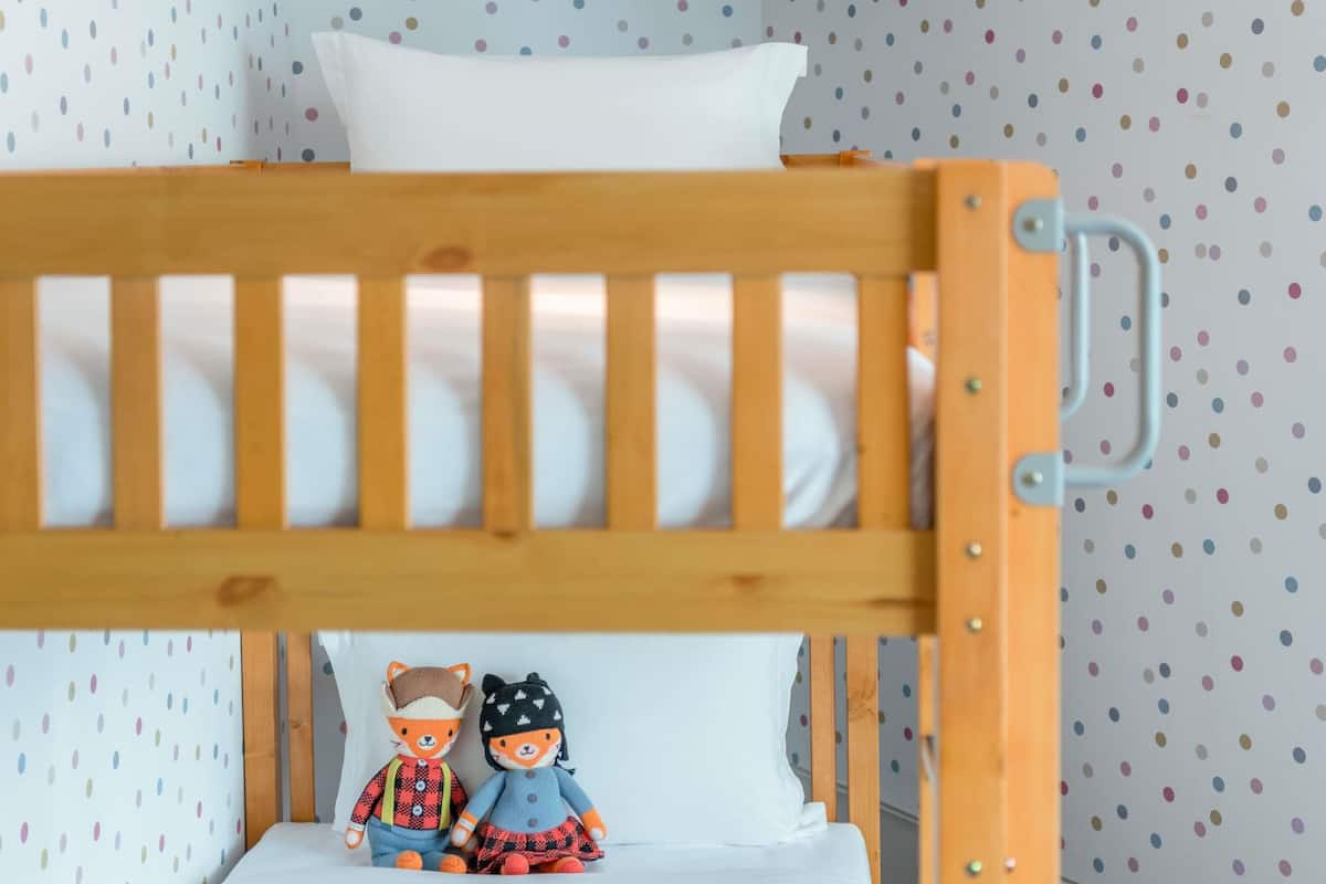 FAMILY ROOM, 1 King Size Bed & Bunk Bed | Literie de qualité supérieure, couette en duvet d'oie
