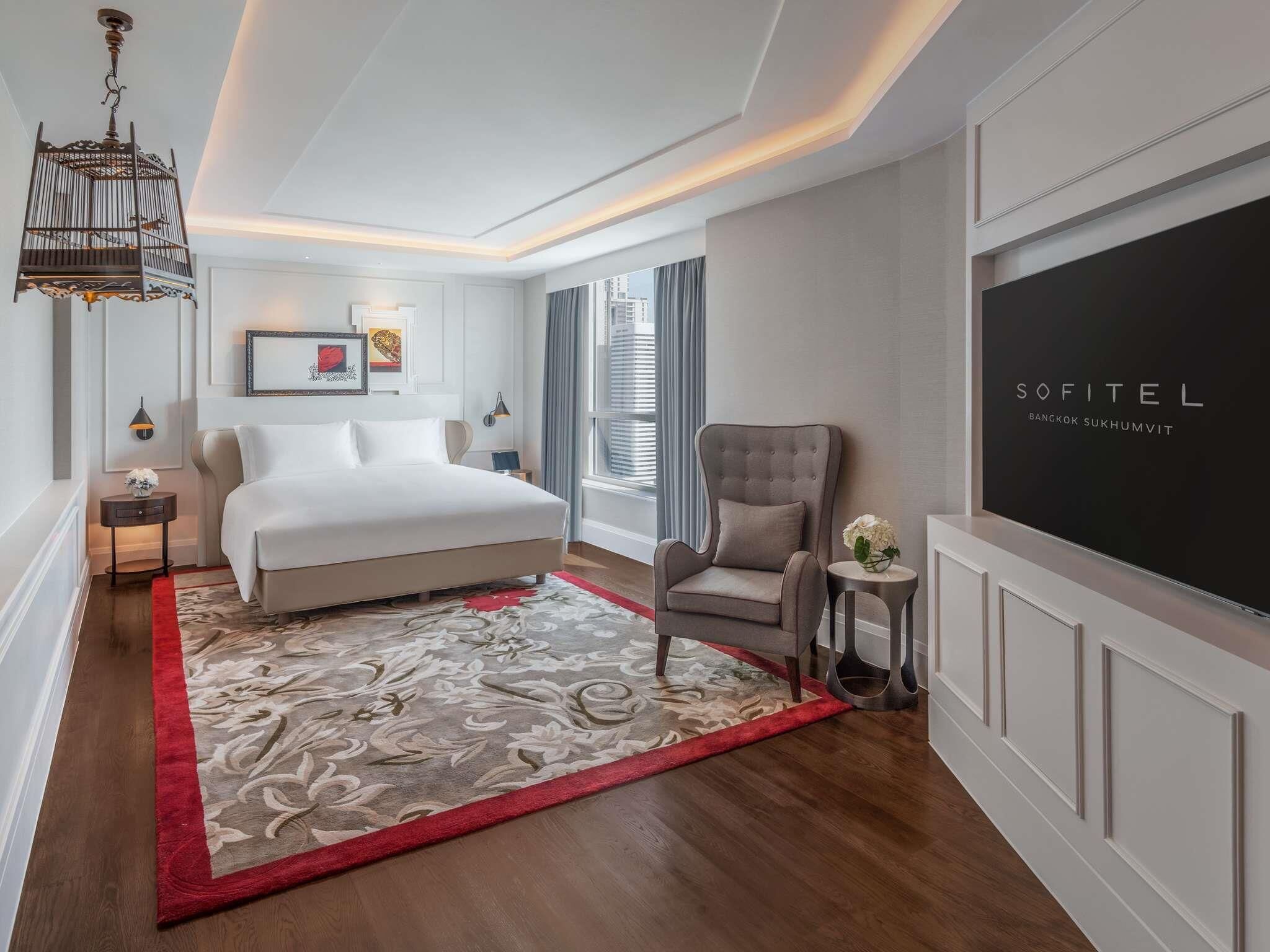 IMPERIAL SUITE, 1 King Size Bed, Living and Dining Room, Study Room, Club Millésime Access | Literie de qualité supérieure, couette en duvet d'oie