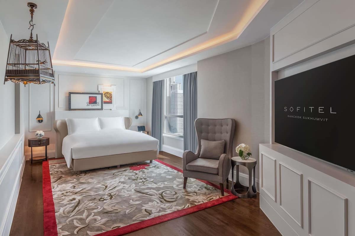 IMPERIAL SUITE, 1 King Size Bed, Living and Dining Room, Study Room, Club Millésime Access | Literie de qualité supérieure, couette en duvet d'oie