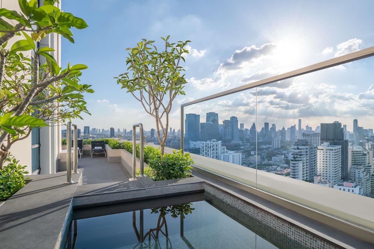 LEGENDARY SUITE, 1 King Size Bed, Club Millésime Access | Ropa de cama de alta calidad, edredón, camas Select Comfort y minibar