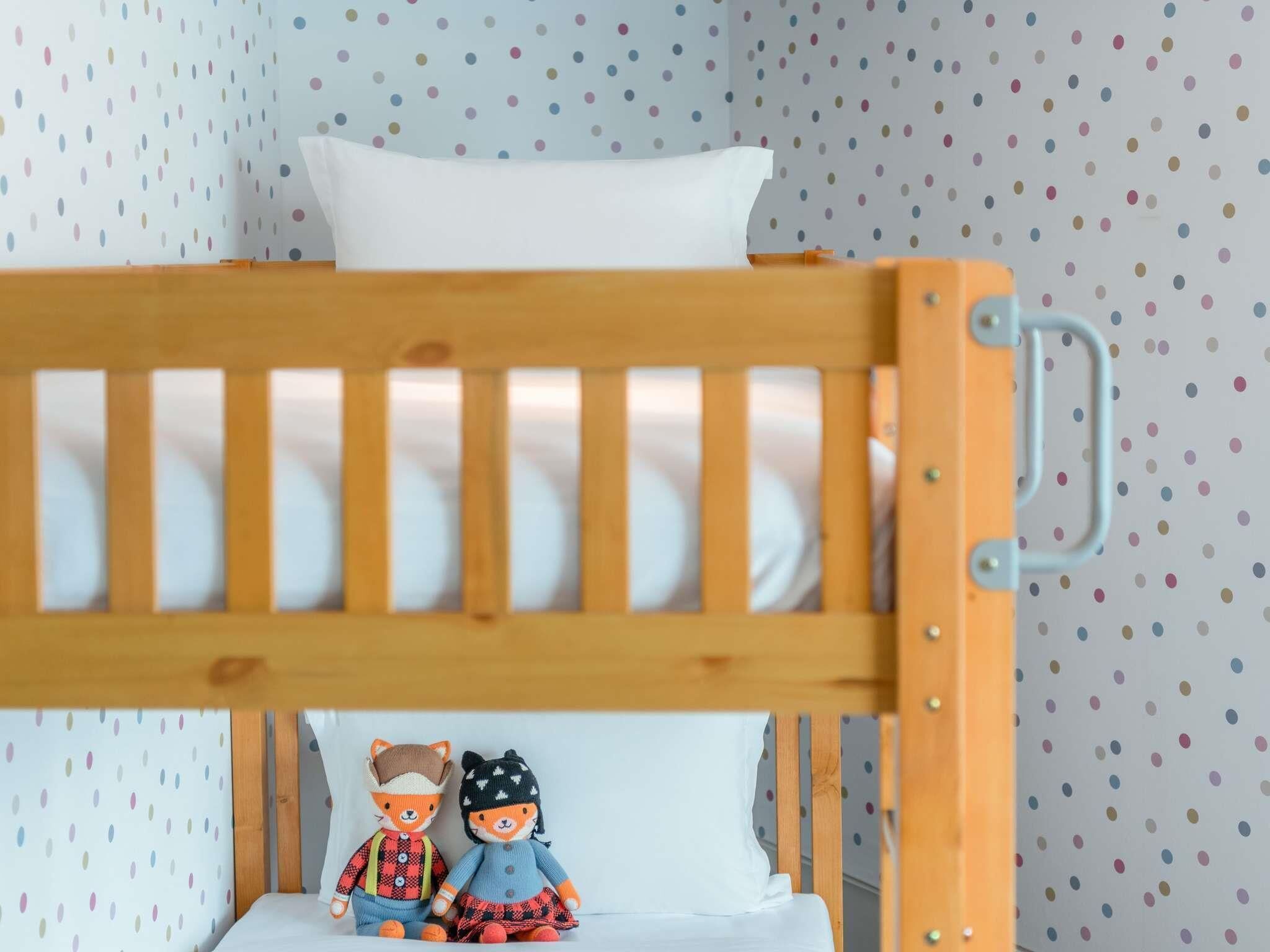 FAMILY ROOM, 1 King Size Bed & Bunk Bed | 高档床上用品、羽绒被、Select Comfort 床、迷你吧