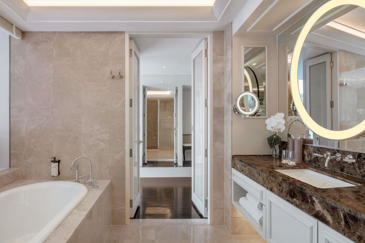 JUNIOR SUITE, 1 King Size Bed, Club Millésime Access | Bathroom | Separate bathtub and shower, deep-soaking bathtub, rainfall showerhead