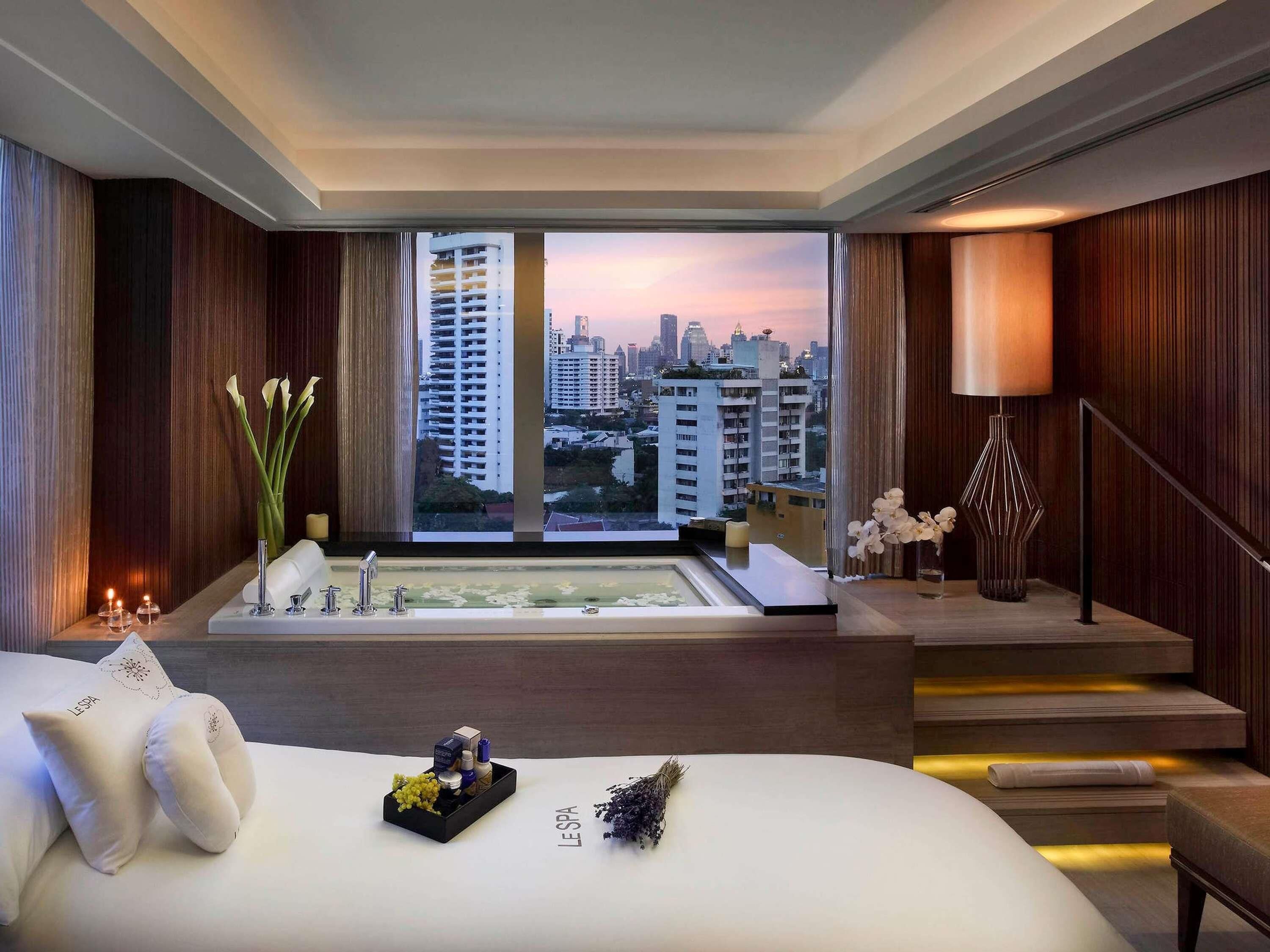 Couples treatment room(s), steam room, body treatments, hydrotherapy