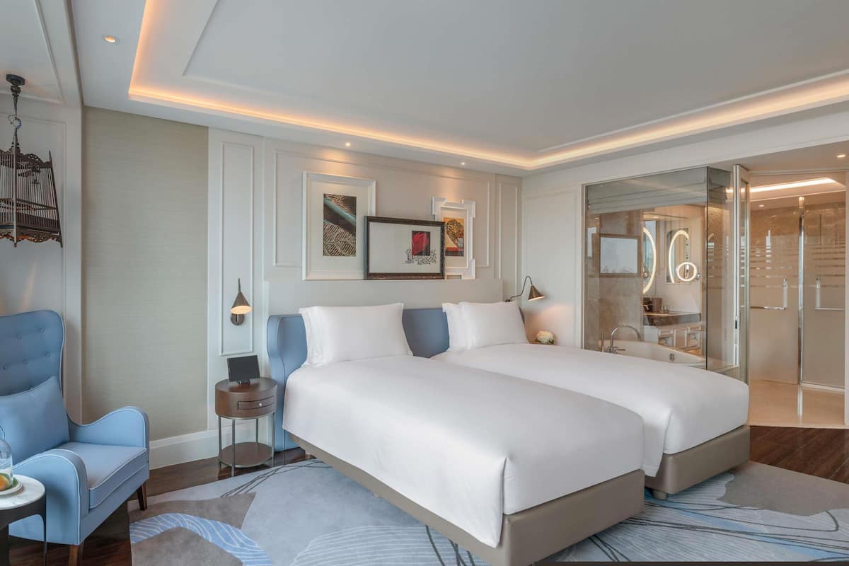 1 bedroom, premium bedding, down duvets, Select Comfort beds