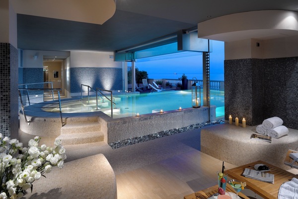 Seasonal outdoor pool, sun loungers