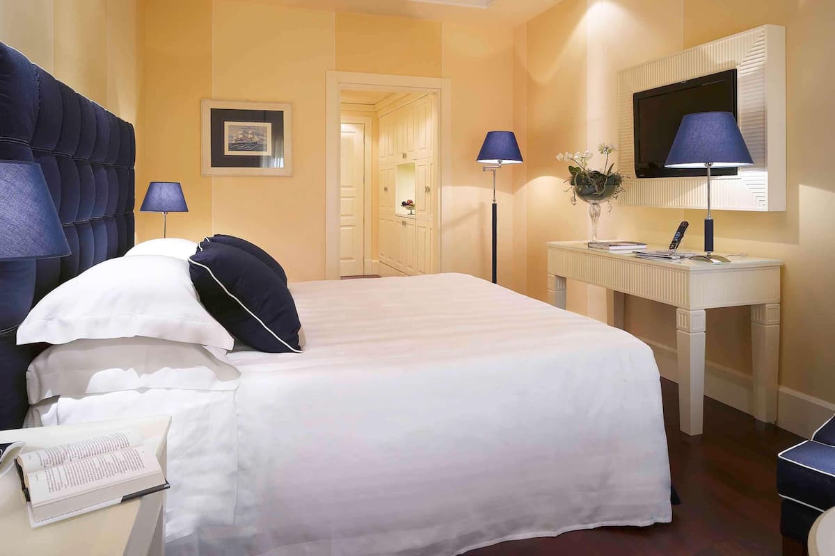 Minibar, in-room safe, desk, blackout drapes