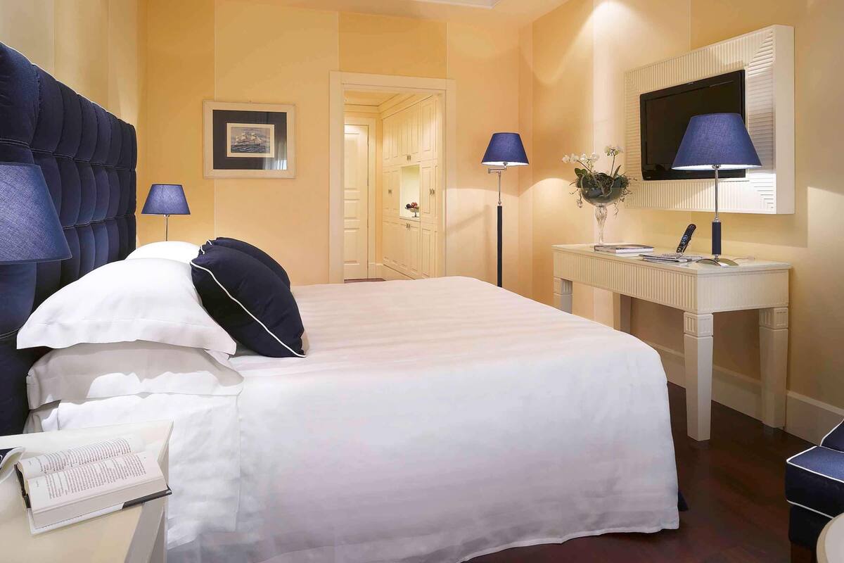 Minibar, in-room safe, desk, blackout curtains