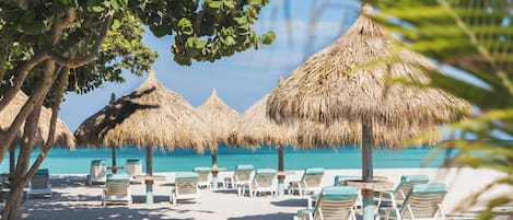 Una playa cerca, arena blanca, traslado desde/hacia la playa gratis