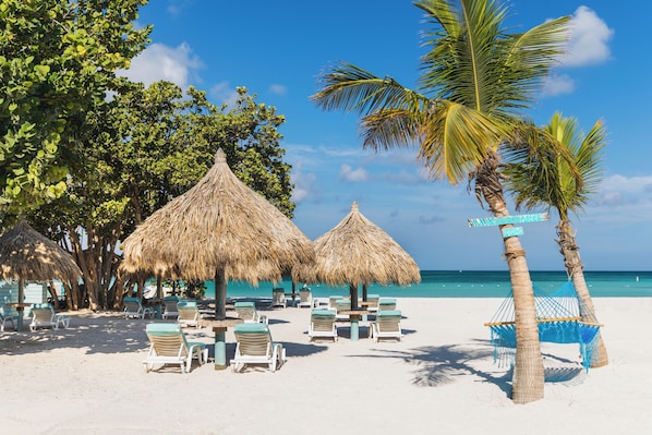 Plage à proximité, sable blanc, navette gratuite vers la plage