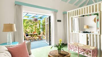 Studio Suite Desain | 1 kamar tidur, bantalan ekstra lembut, brankas, dan tirai kedap cahaya