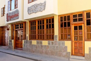 Mặt tiền nơi lưu trú