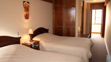 Standard-Zweibettzimmer, 2Â Doppelbetten | Hochwertige Bettwaren, Daunenbettdecken, Pillowtop-Betten, Zimmersafe