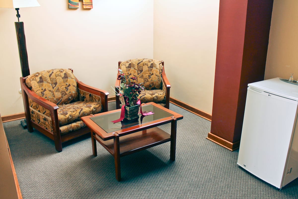 32-inch led tv with cable channels, tv, first-run films