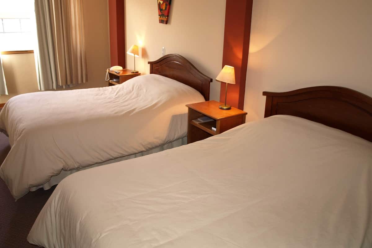Literie de qualité, couette en duvet, lit avec matelas à plateau-coussin