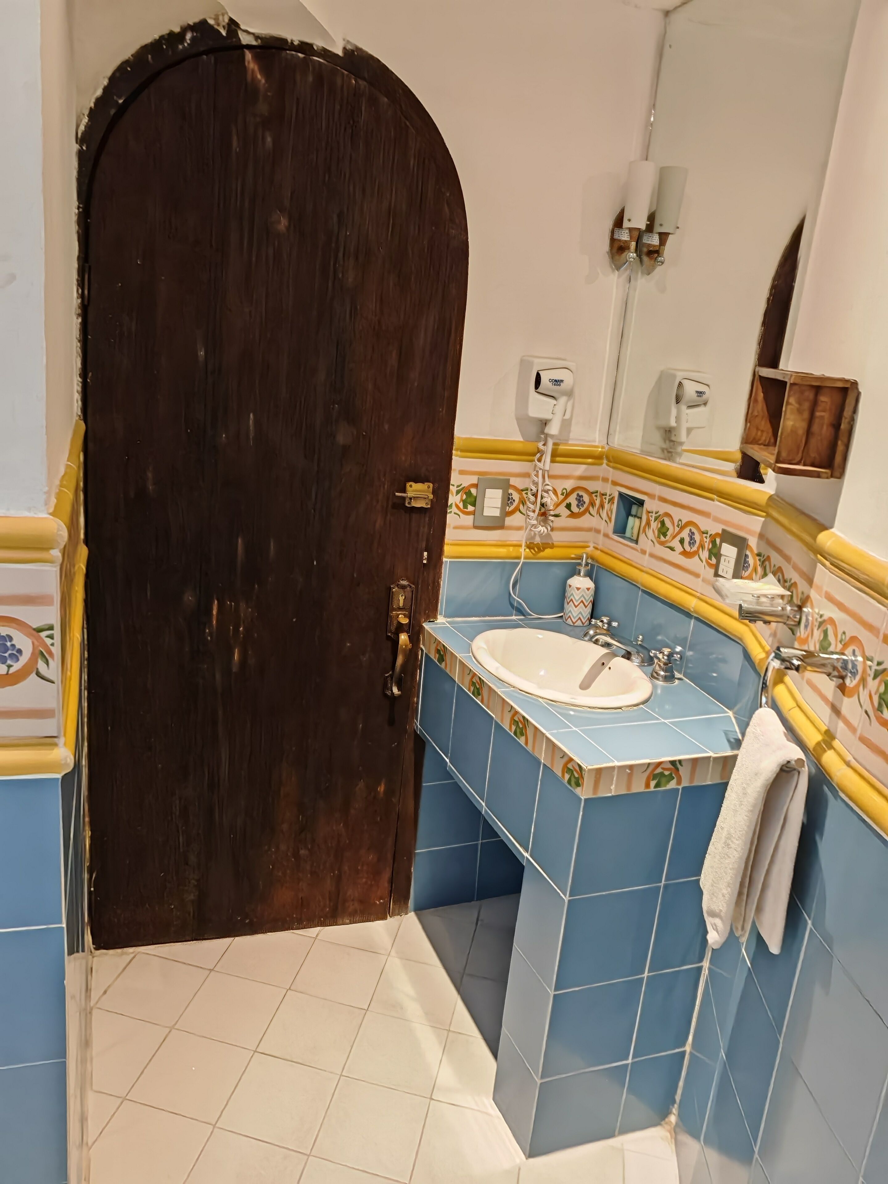 shower, free toiletries, towels