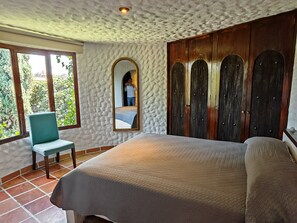 Chambre Classique, 1 grand lit, vue piscine