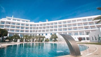 Indoor pool, seasonal outdoor pool, sun loungers