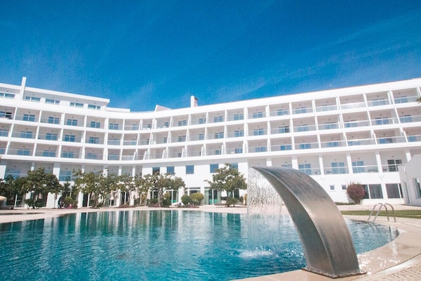 Indoor pool, seasonal outdoor pool, sun loungers