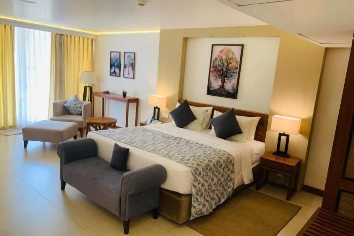 1 bedroom, Egyptian cotton sheets, premium bedding, minibar