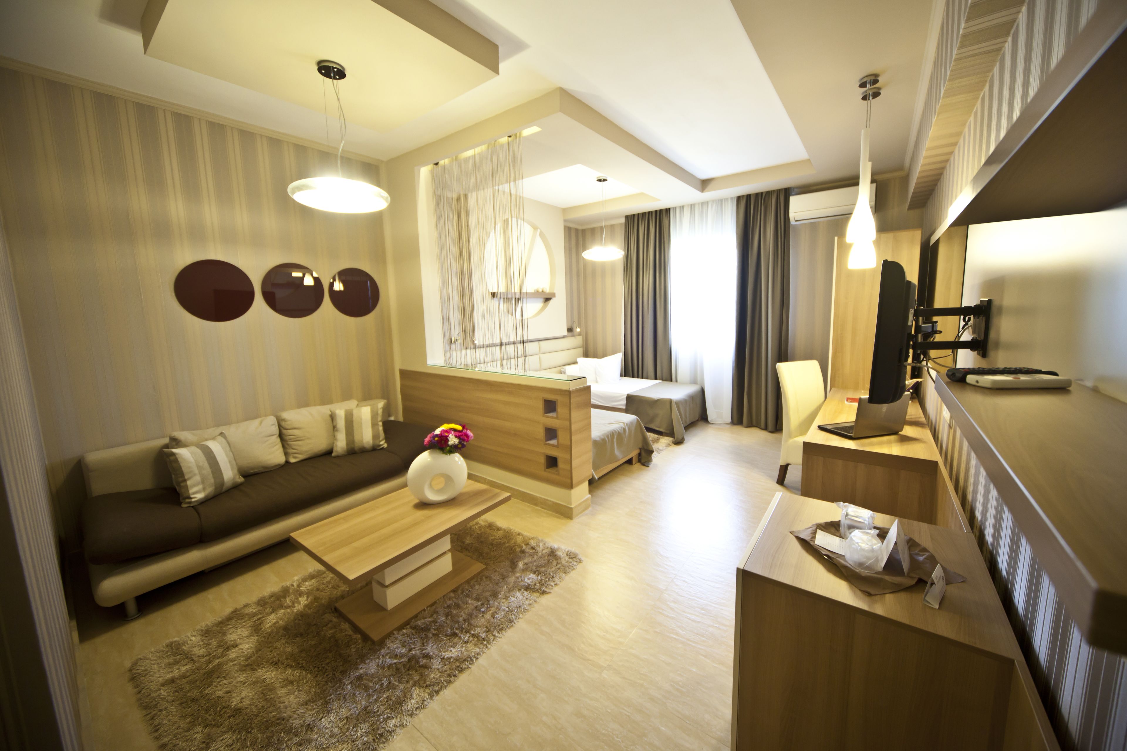 triple room | minibar, in-room safe, individually decorated, individually furnished
