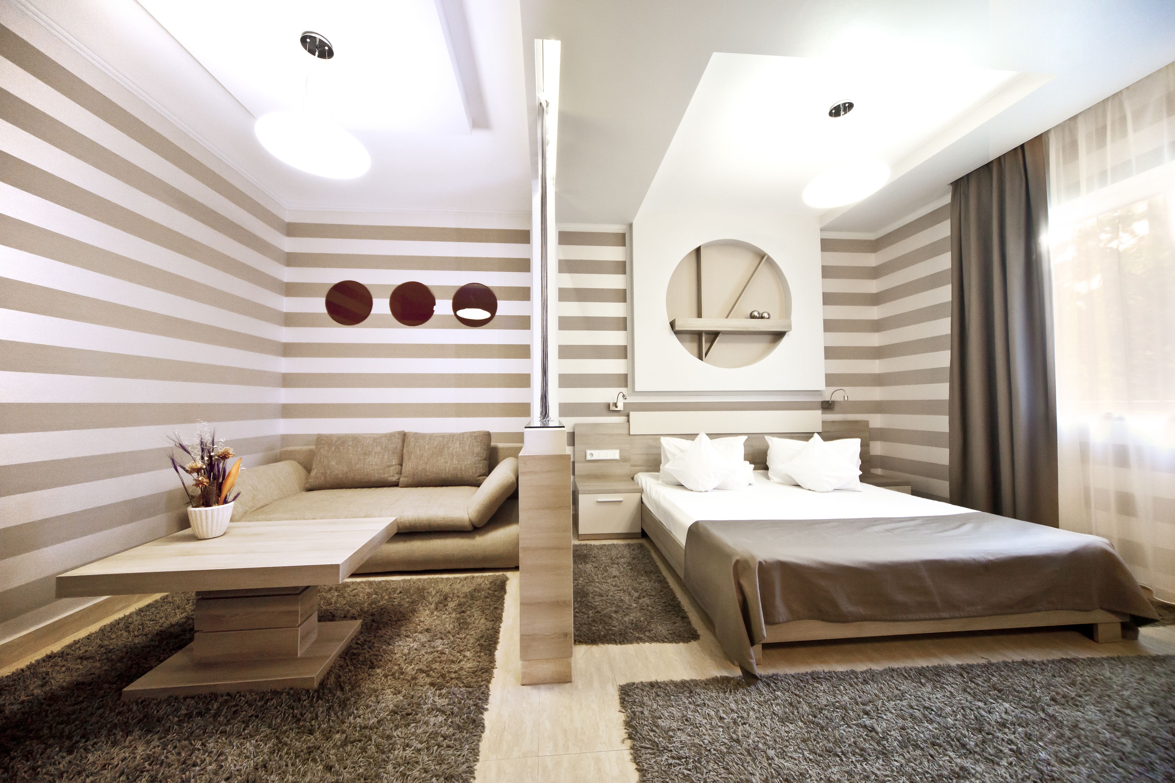 junior suite | minibar, in-room safe, individually decorated, individually furnished