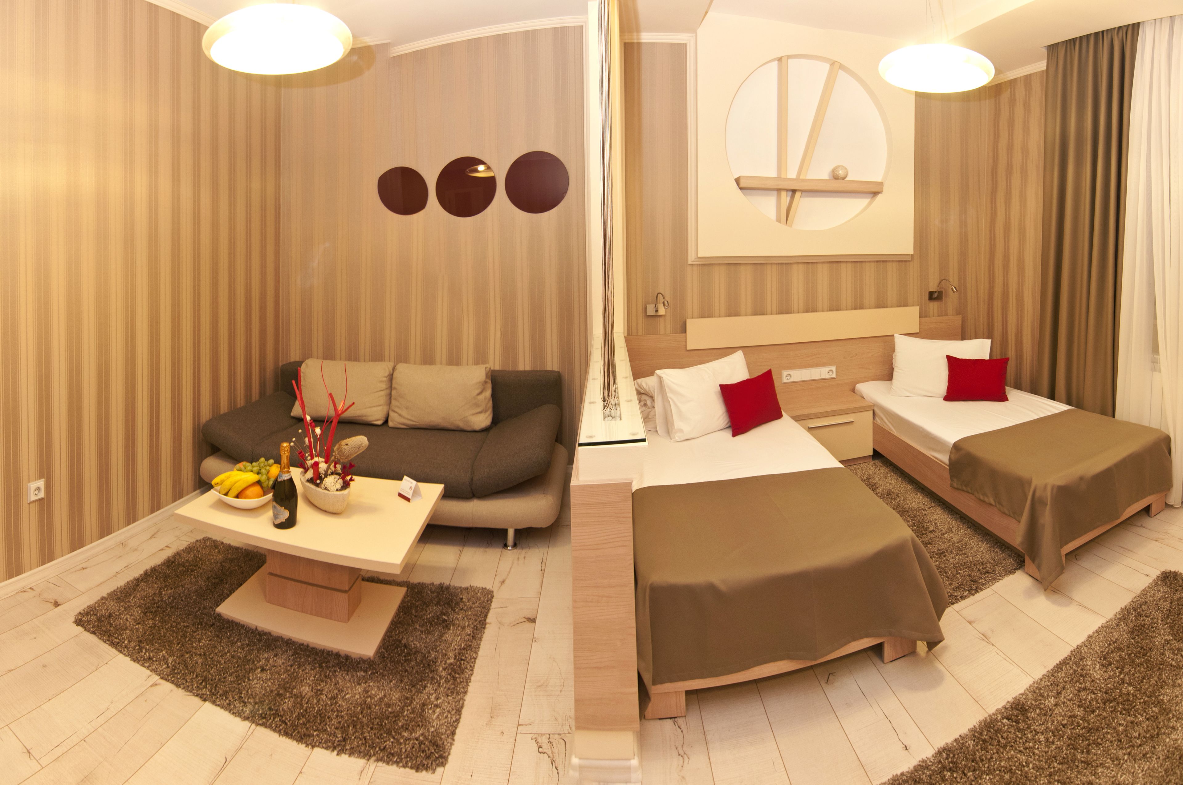 triple room | minibar, in-room safe, individually decorated, individually furnished