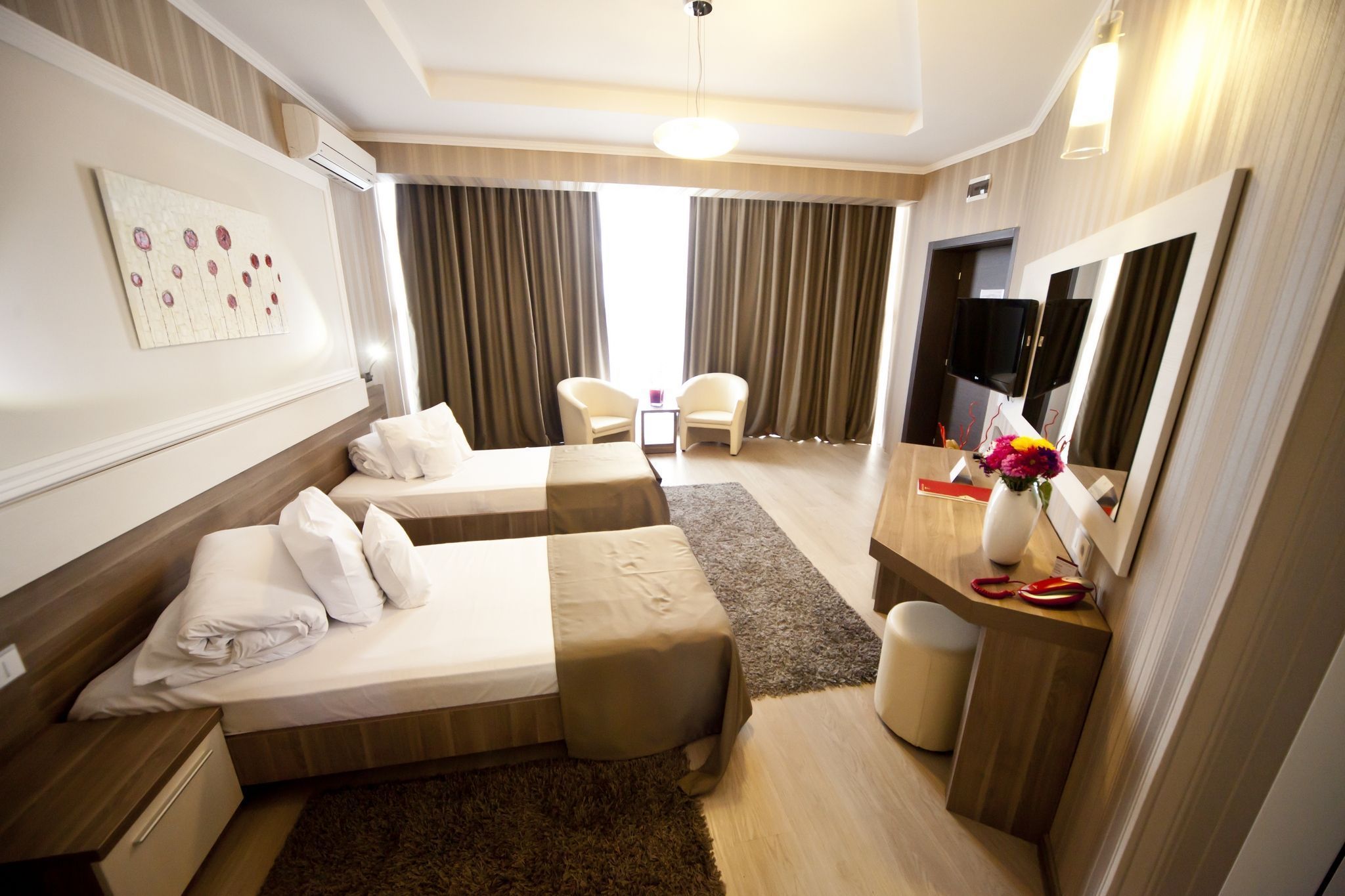 double or twin room | minibar, in-room safe, individually decorated, individually furnished