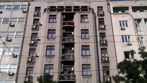A multi-story hotel with balconies, air conditioning units, and a central entrance. - Hotel Kasina (Belgrade)