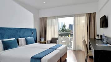 Een kluis op de kamer, een bureau, een laptopwerkplek