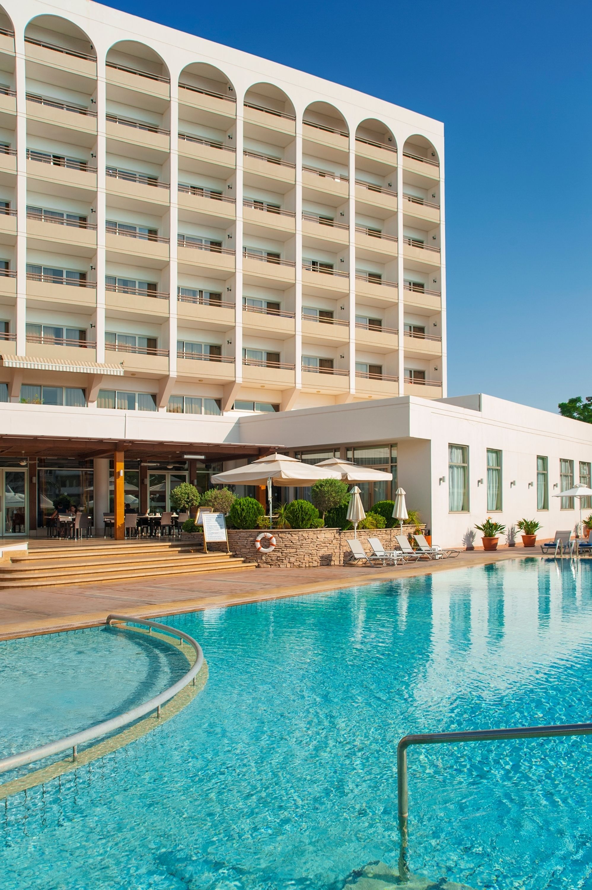 Piscine couverte, piscine extérieure (ouverte en saison)