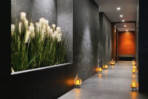 Couples treatment rooms, sauna, hot tub, steam room, body treatments - Ajax Hotel (Limassol)