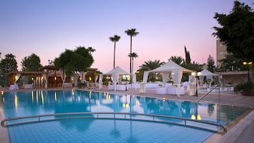 Indoor pool, seasonal outdoor pool, sun loungers