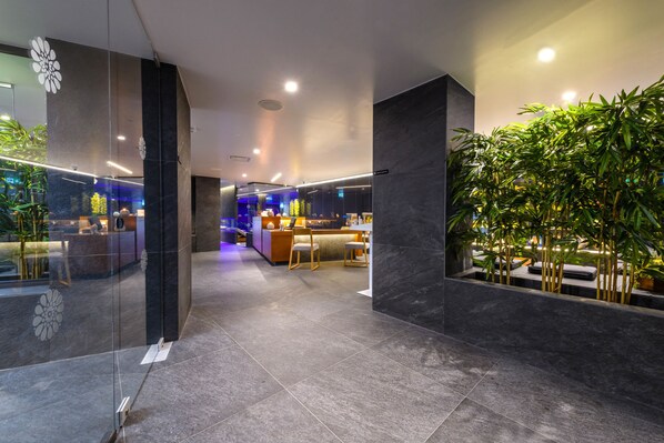 Couples treatment rooms, sauna, hot tub, steam room, body treatments - Ajax Hotel (Limassol)