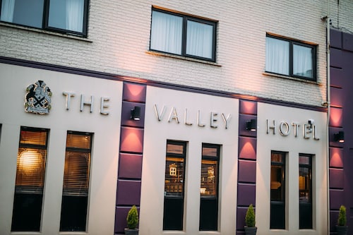 The Valley Hotel & Carriage Gardens