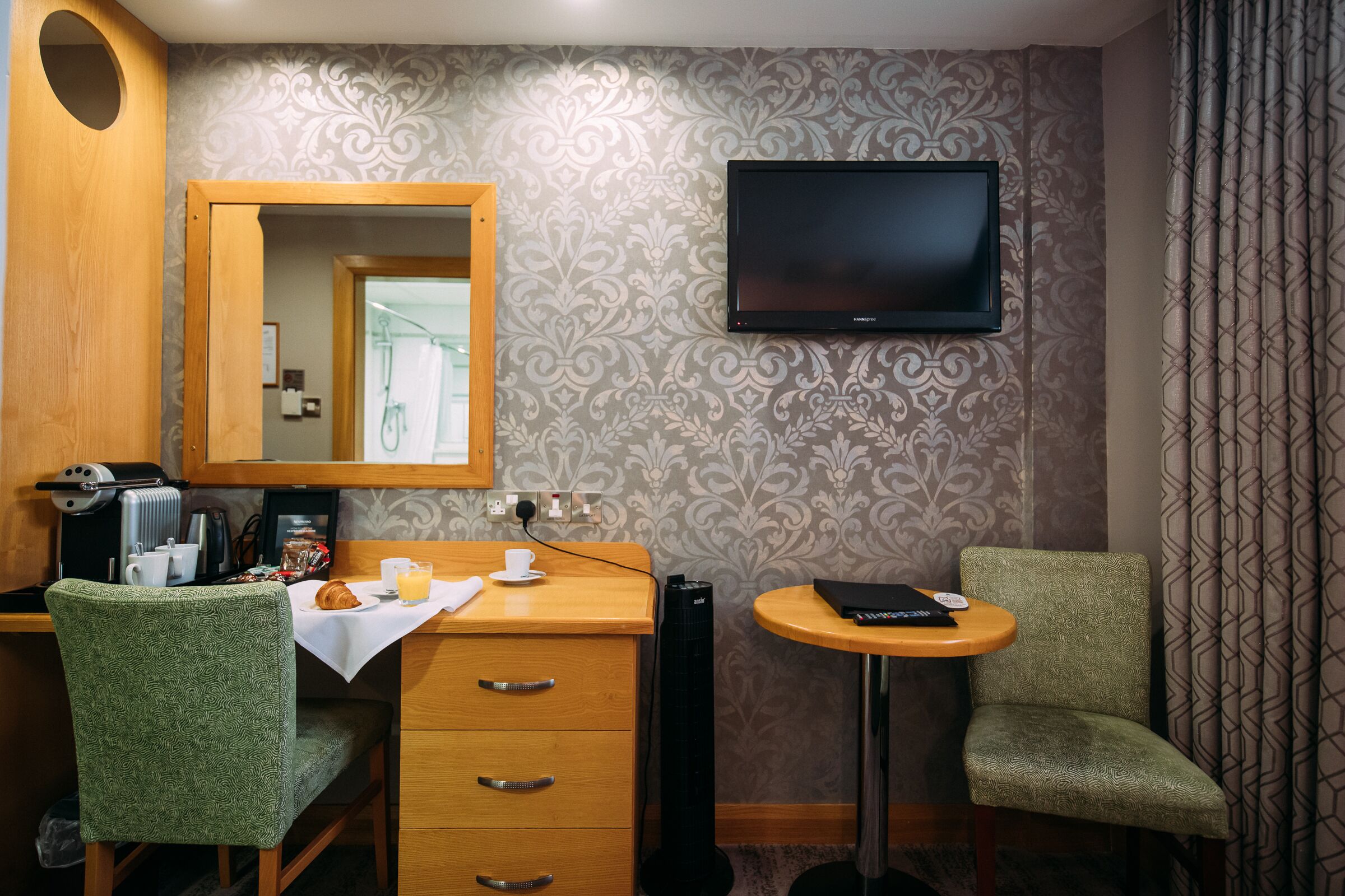 1 bedroom, desk, iron/ironing board, free wifi