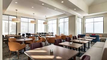 Se ofrece un desayuno a la carta todos los días (por un coste adicional)