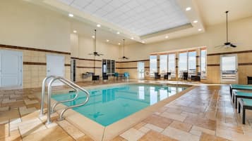 Indoor pool, sun loungers