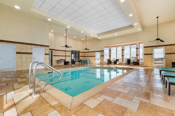 Indoor pool, sun loungers