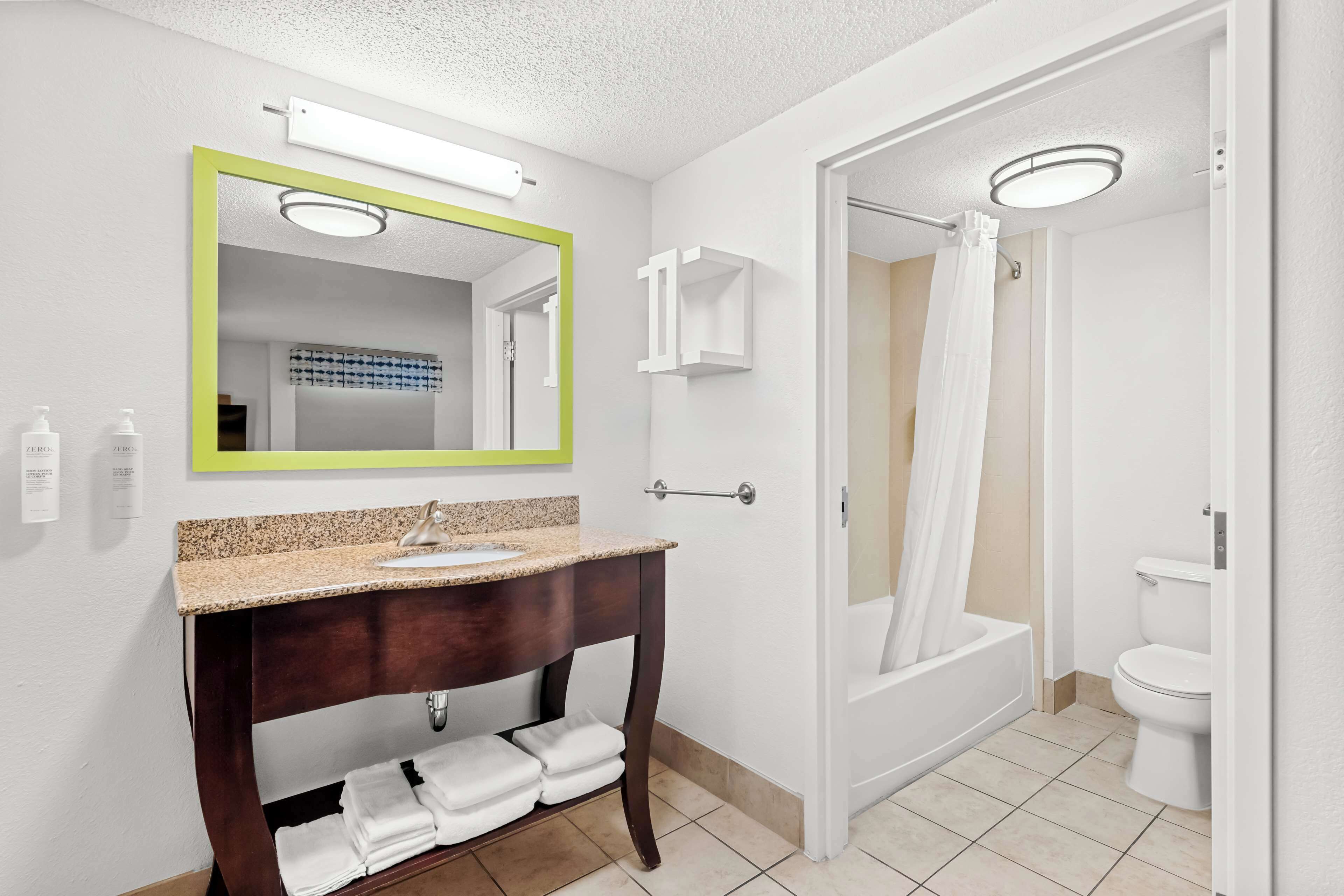 studio suite, 1 king bed, non smoking | bathroom | free toiletries, hair dryer, towels