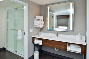 Studiosuite, 1 King-Bett, Nichtraucher | Dusche im Bad