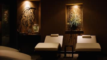 Espace de soins pour les couples, bain Ă remous, soins corporels
