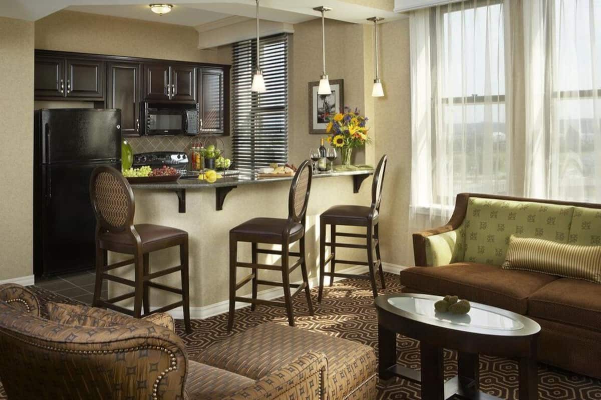 premier suite, non smoking | 1 bedroom, premium bedding, pillow-top beds, minibar