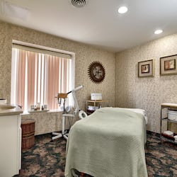 Romantic Getaway Package | Treatment room | Sauna, hot tub, body treatments, aromatherapy, hot stone massages