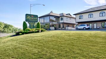 Vista frontal de la propiedad