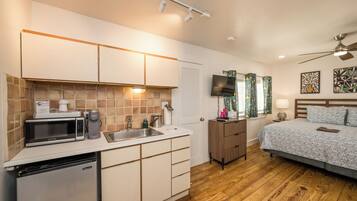 Standard Room, 1 King Bed with Sofa bed, Non Smoking (1 Queen Bed 2) | Private kitchenette | Fridge, microwave, coffee/tea maker, toaster